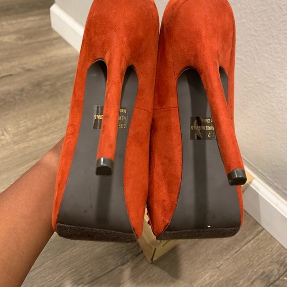 Orange heels - Picture 4 of 5